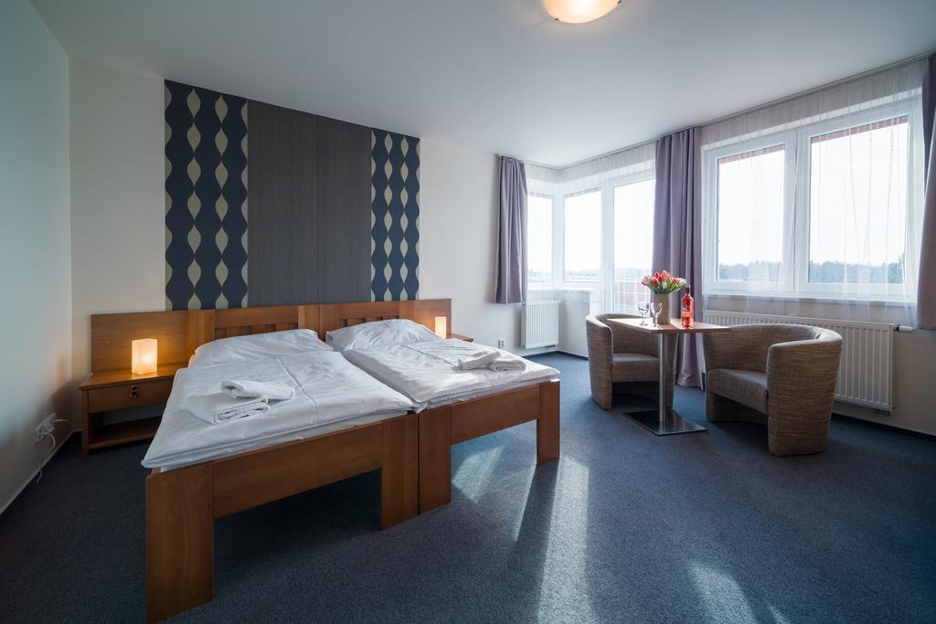 Garni Hotel Trebon Room photo