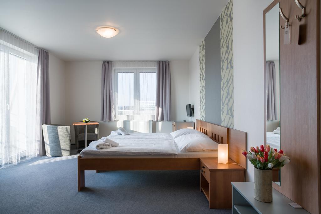 Garni Hotel Trebon Exterior photo